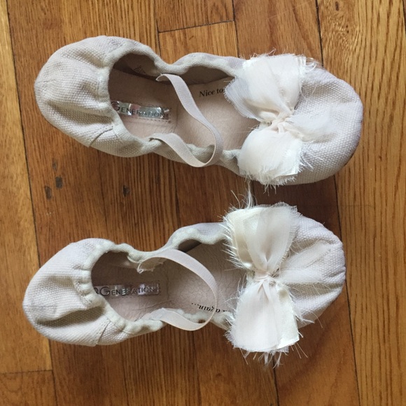 BCBGeneration Shoes - BCBG triple Bow Ballerina Flat